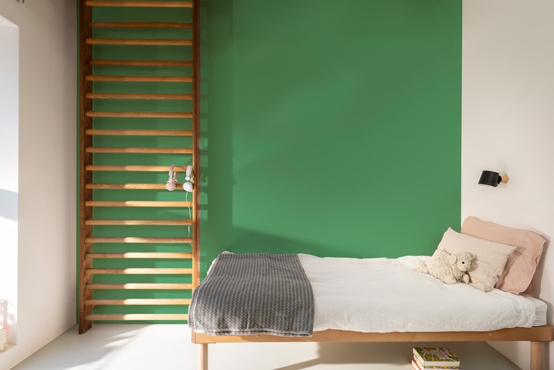 Dulux Pearlglo Solvent Based Tinted